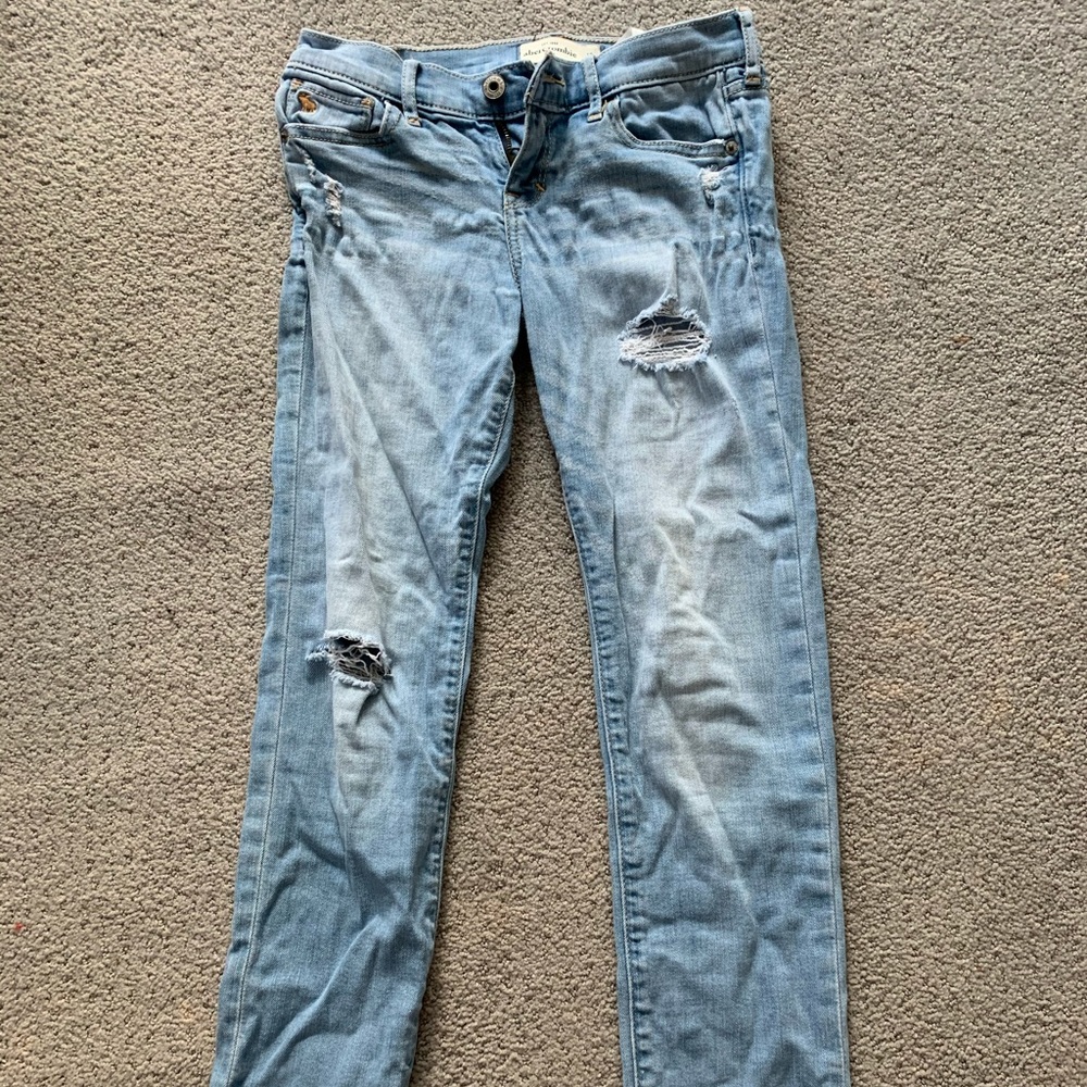 Abercrombie kids size 12 light ripped skinny jeans